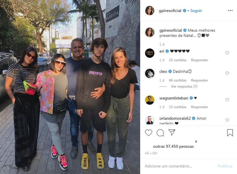 Gloria Pires se derrete ao mostrar o marido com os filhos