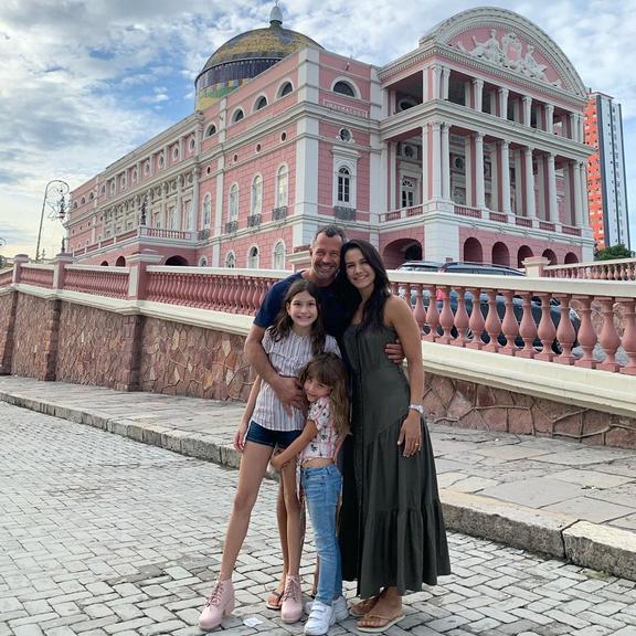 Malvino Salvador e família no Teatro Amazonas