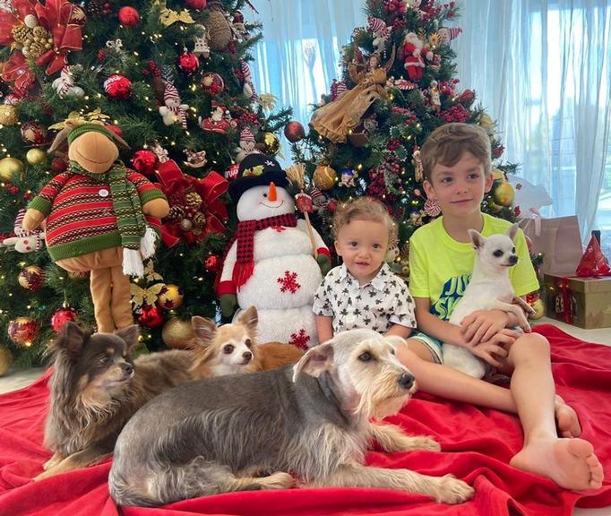 Ana Hickmann mostra o pós Natal de sua família e encanta web