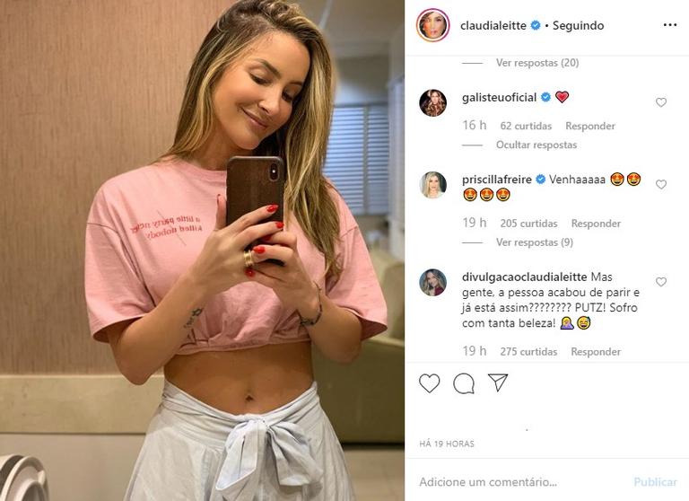 Claudia Leitte impressiona com barriga seca