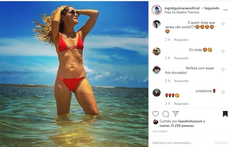 Ingrid Guimarães de biquíni em Trancoso, na Bahia