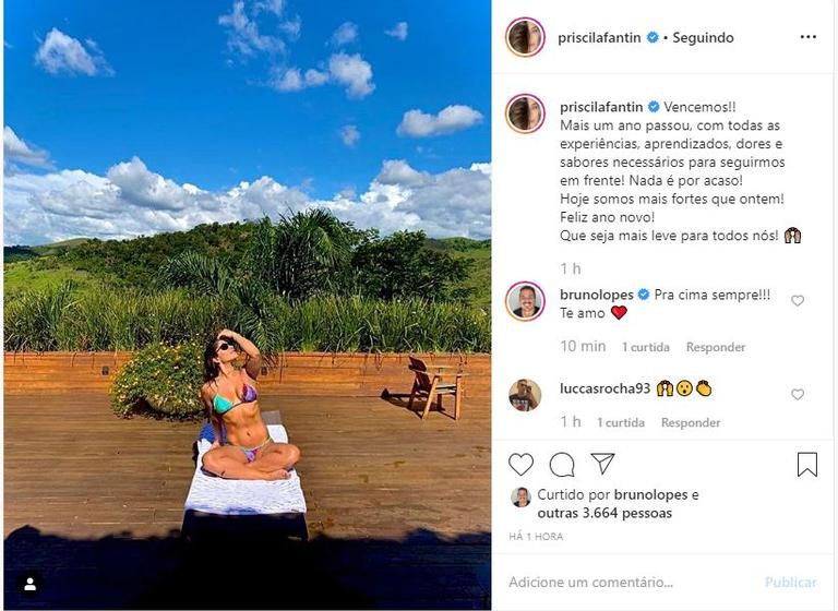 A atriz apareceu em suas redes sociais tomando um sol e agradecendo o ano que passou 