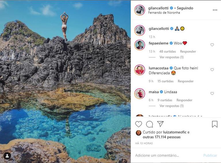 Giovanna Lancellotti posa em paisagem paradisíaca e chama a atenção