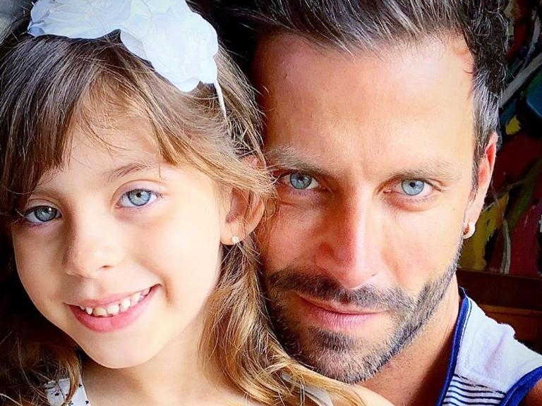 Henri Castelli se declara ao compartilhar clique ao lado de sua filha