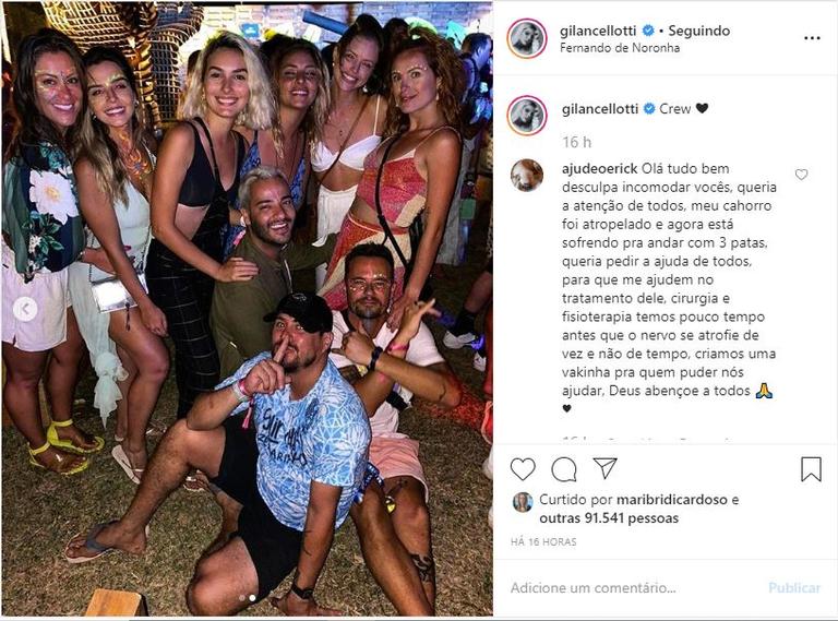 A atriz compartilhou alguns registros que fez com os amigos em uma festa que aconteceu em Fernando de Noronha 