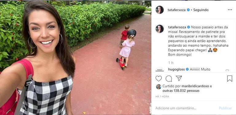 Thais Fersoza levou os filhos para a praça enquanto aguardava a chegada do marido Michel Teló 