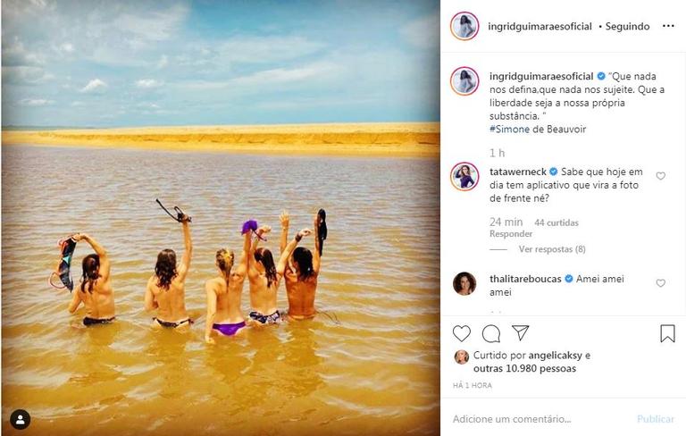 A atriz posou ao lado das amigas fazendo topless e chamou atenção de seus seguidores 