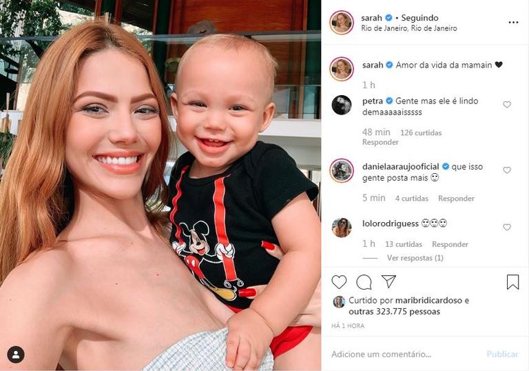 A influencer posou ao lado do filho mais novo, João e encantou seguidores com tanta fofura 