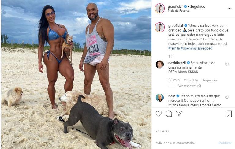 Gracyanne Barbosa e Belo na praia