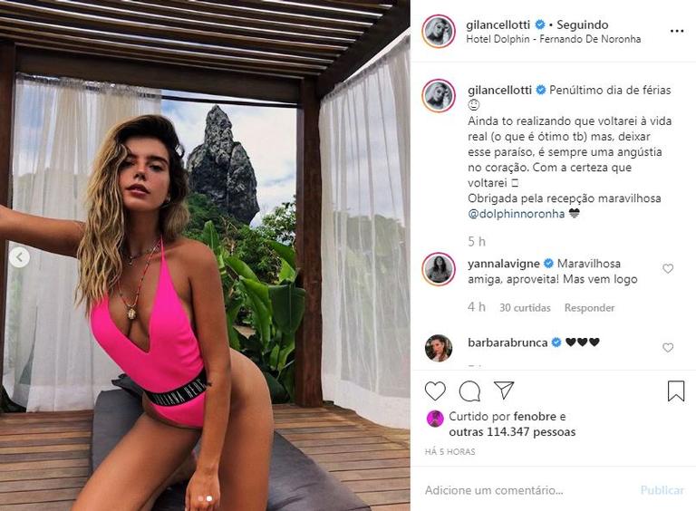 A atriz está se despedindo das férias e decidiu postar mais algumas fotos de sua viagem para Fernando de Noronha 