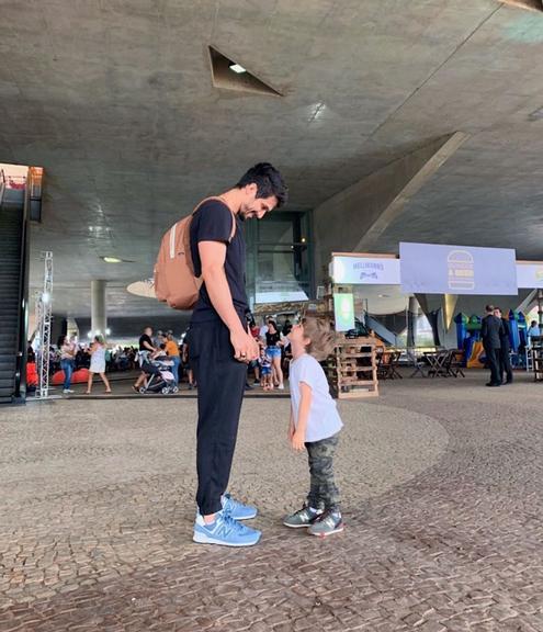 Romulo Estrela com o filho, Theo