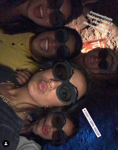 De férias, Bruna Marquezine viaja para Orlando com os amigos