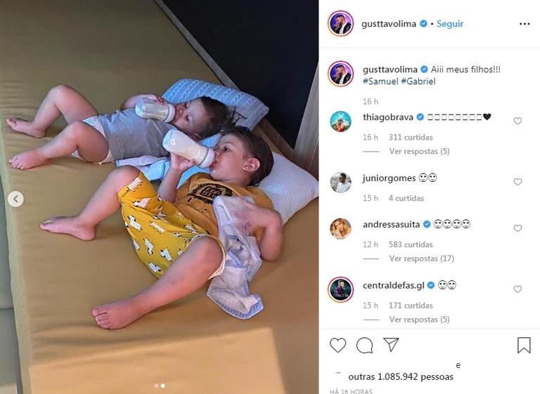 Gusttavo Lima mostra Gabriel e Samuel com mamadeiras