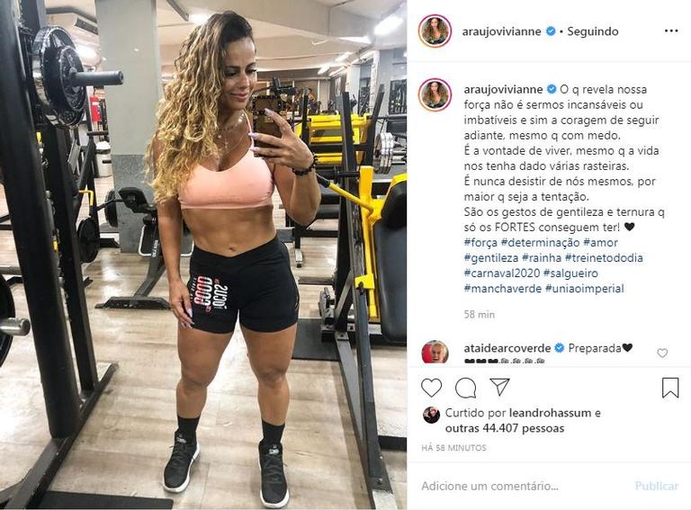 A atriz fez um clique durante seu treino e chamou atenção por mostrar corpo definido 