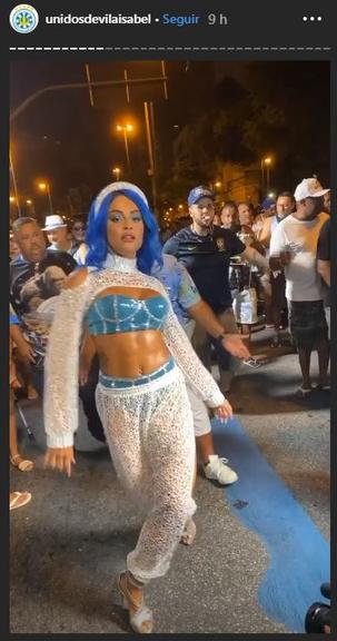 Aline Riscado em ensaio de rua