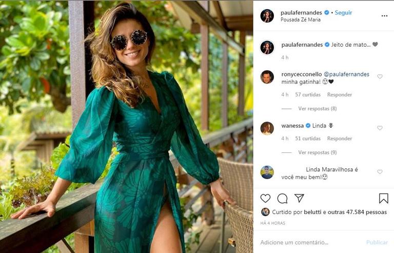 Paula Fernandes curte dias de folga em Noronha