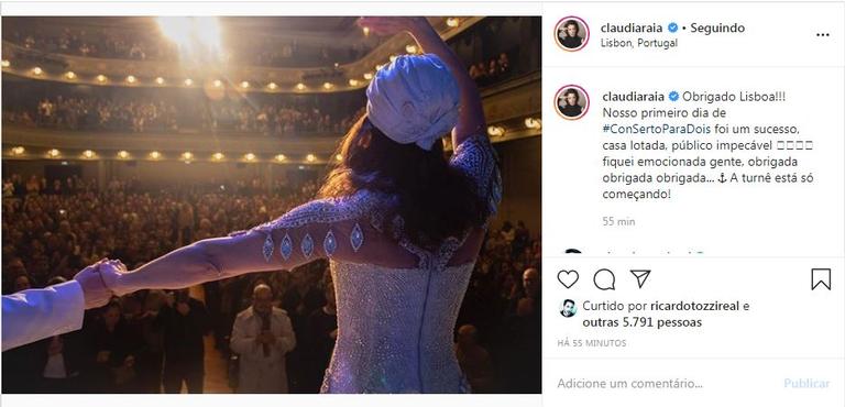 A atriz comemorou o sucesso de sua peça na primeira apresentação que fez em Portugal 