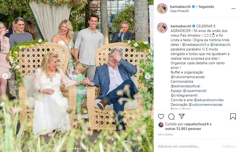 Karina Bacchi faz festa no aniversário de casamento dos pais