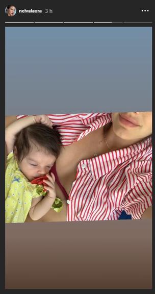 Laura Neiva e Maria curtem momento mãe e filha e encantam