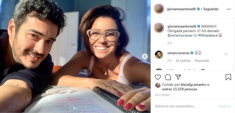 A atriz compartilhou mais um clique ao lado do elenco da sua nova série, Filhas de Eva 