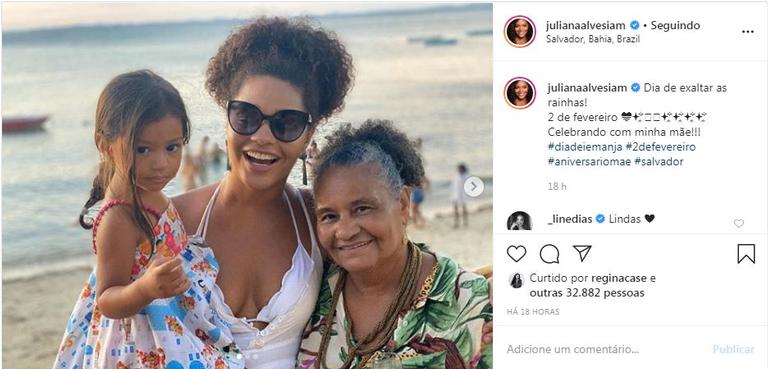 A atriz comemorou a data ao lado da mãe e da filha indo a praia para deixar oferendas no mar 