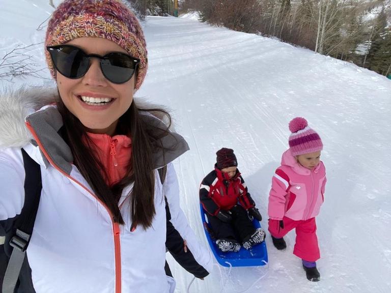 Thais Fersoza compartilha clique fofo de passeio ao lado dos filhos 