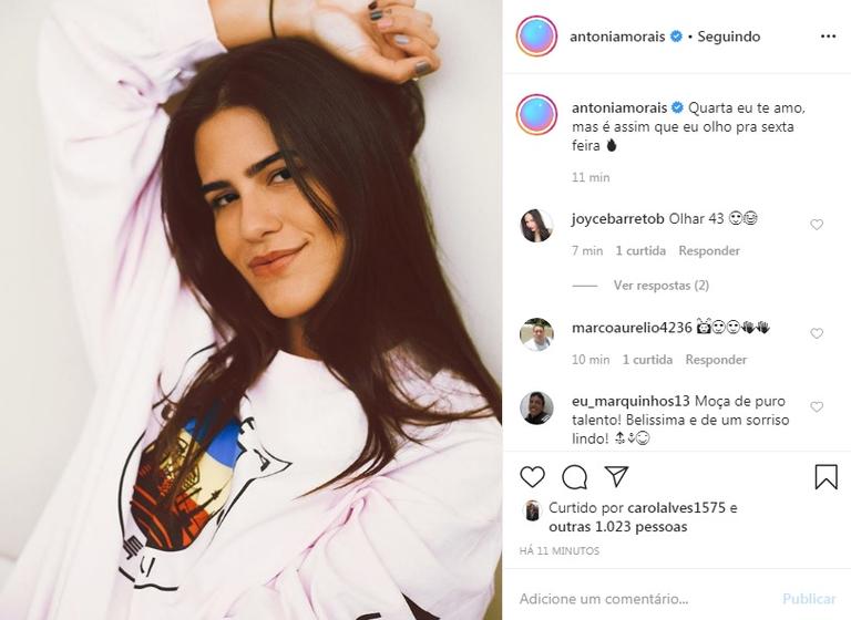 Antonia Morais dá sorriso malicioso e faz brincadeira na web