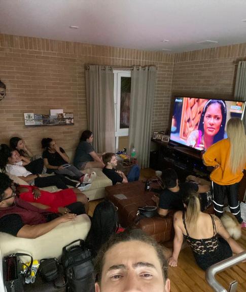 Whindersson Nunes faz festa para assistir o BBB20