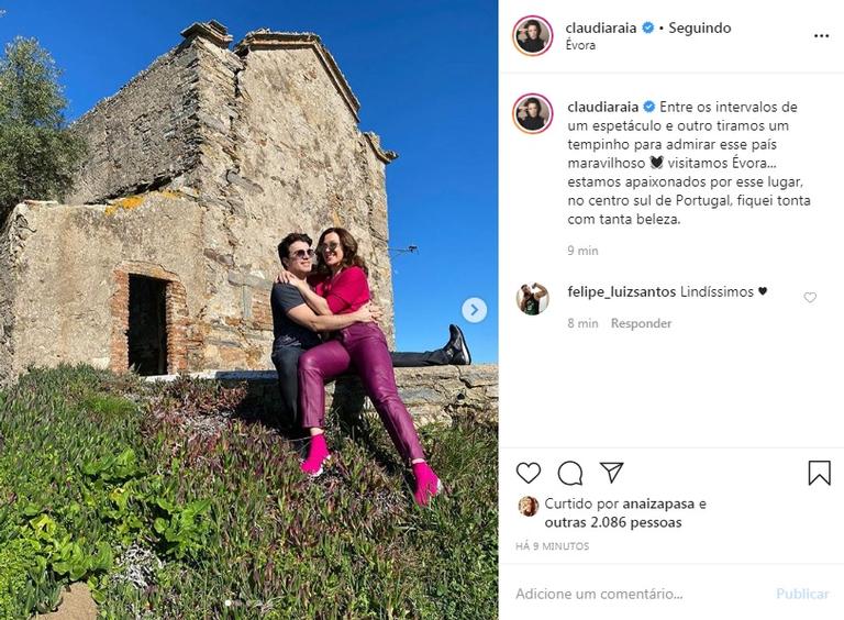 Claudia Raia e marido curtem dia em cidadezinha de Portugal