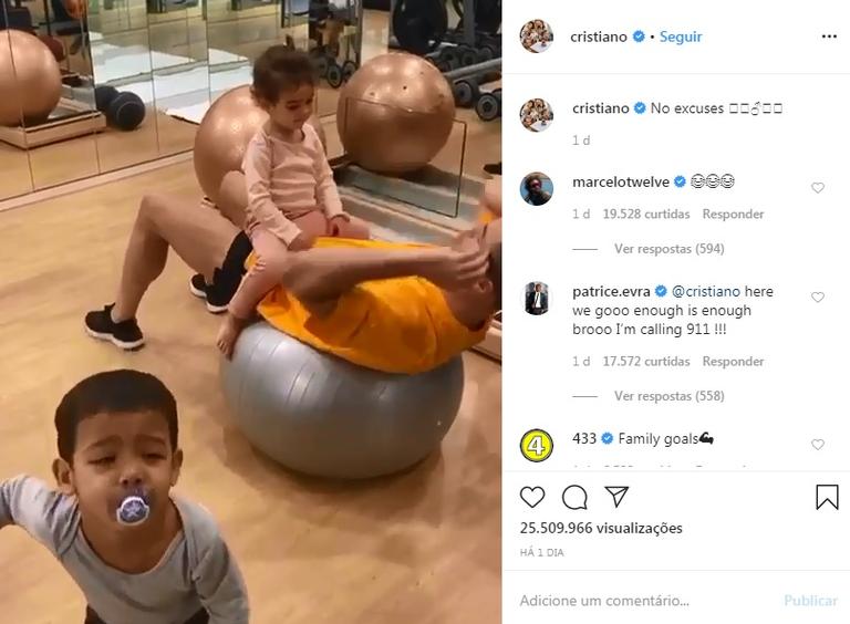 Cristiano Ronaldo mostra os filhos malhando com ele