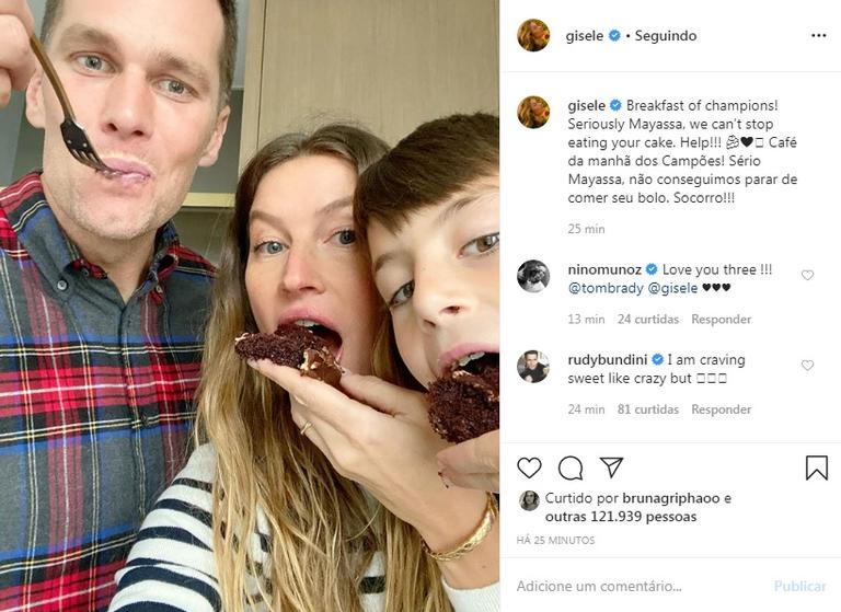 Gisele Bündchen aparece comendo bolo no café da manhã