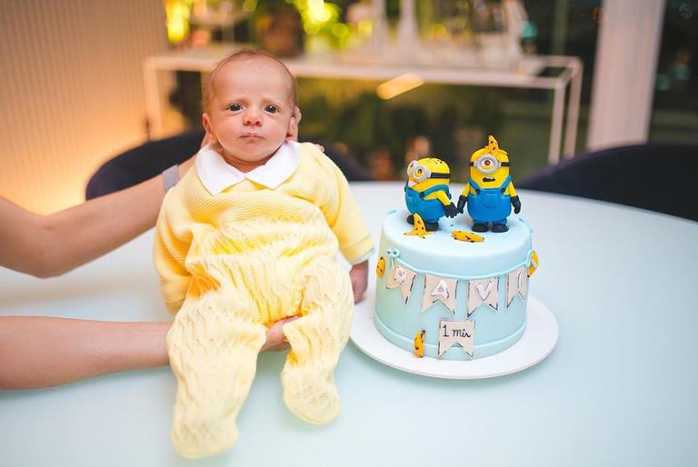 Ravi aparece com olhinhos abertos em foto e fãs se derretem