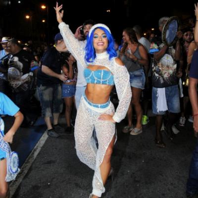 Aline Riscado rainha de bateria da Vila Isabel