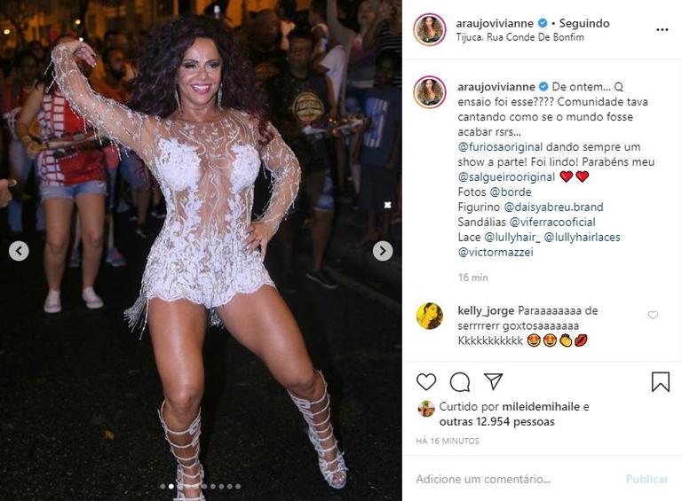 Viviane Araújo compartilha cliques de ensaio de Carnaval