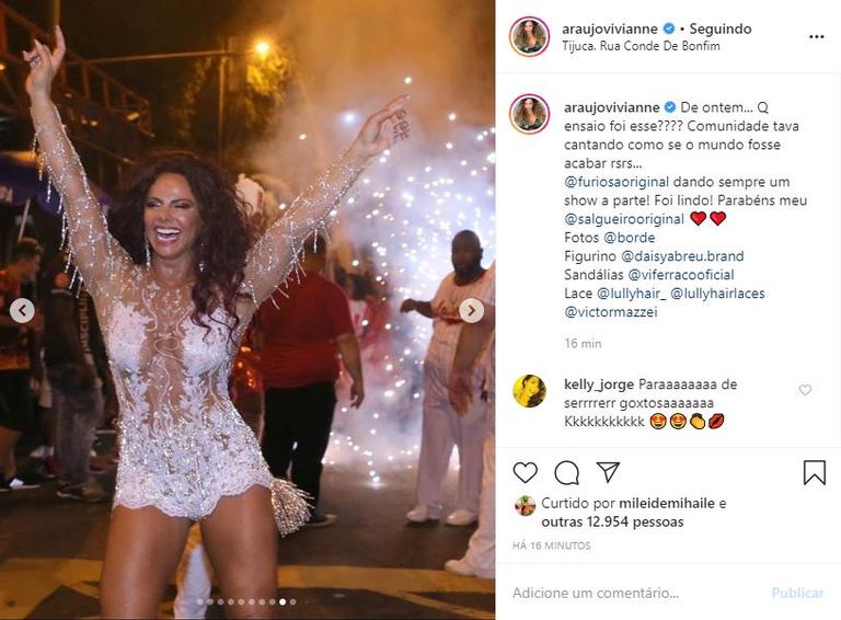 Viviane Araújo compartilha cliques de ensaio de Carnaval