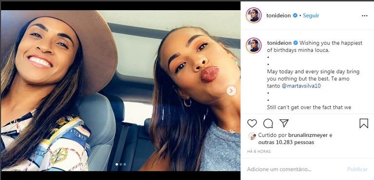 Marta e sua namorada, Toni Pressley fazem aniversário no mesmo dia e aproveitaram a data para se declarar nas redes sociais 