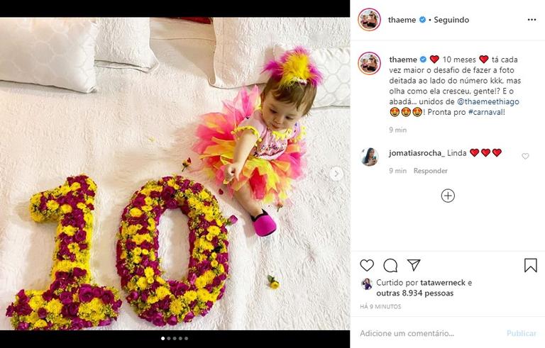 Thaeme veste a filha com tutu para celebrar mesversário