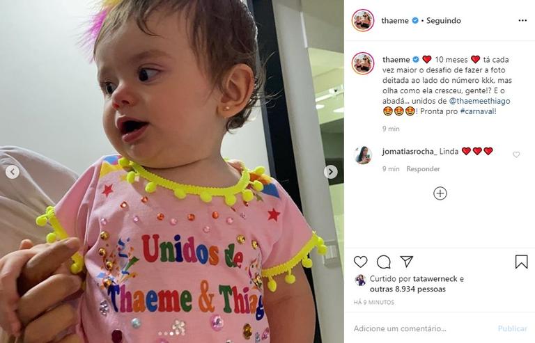 Thaeme veste a filha com tutu para celebrar mesversário