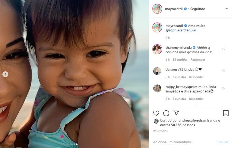 Mayra Cardi mostra momento fofo ao lado da filha e encanta