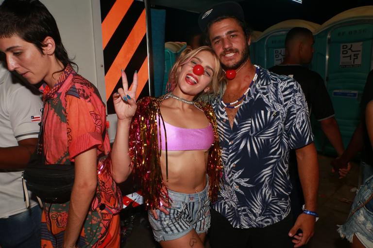 Isabella Santoni e Caio Vaz curtem Salvador juntinhos