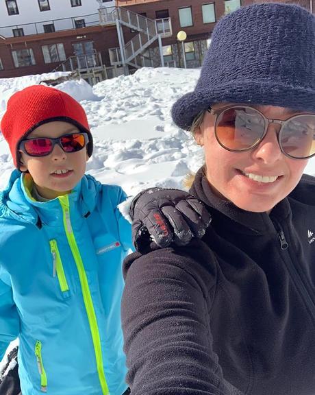 Maria e o filho na suíça