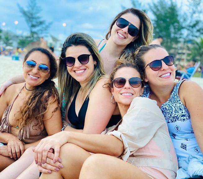 Paolla Oliveira com as amigas