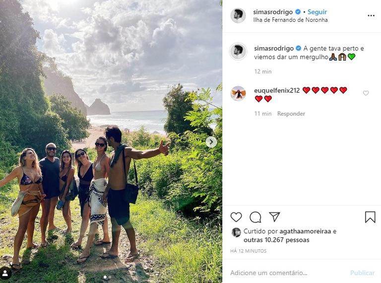 Rodrigo Simas curte Fernando de Noronha com namorada e amigos