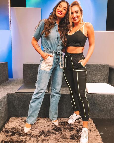 Jéssica Mueller posa com Bianca Andrade