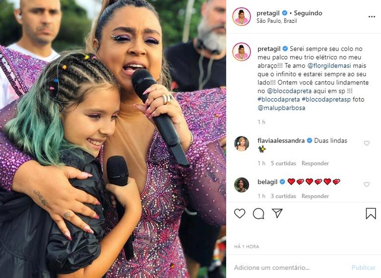 Filha de Bela Gil, Flor Gil, com a tia Preta Gil