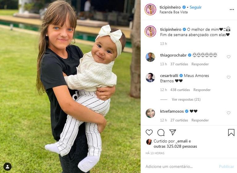 Ticiane Pinheiro posta foto fofa das filhas e baba