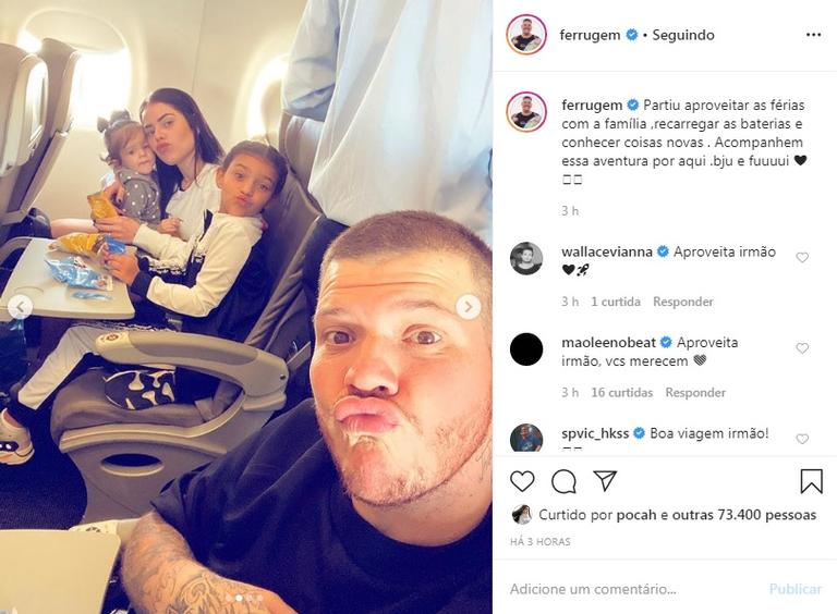 Ferrugem compartilha fotos no aeroporto ao lado da família