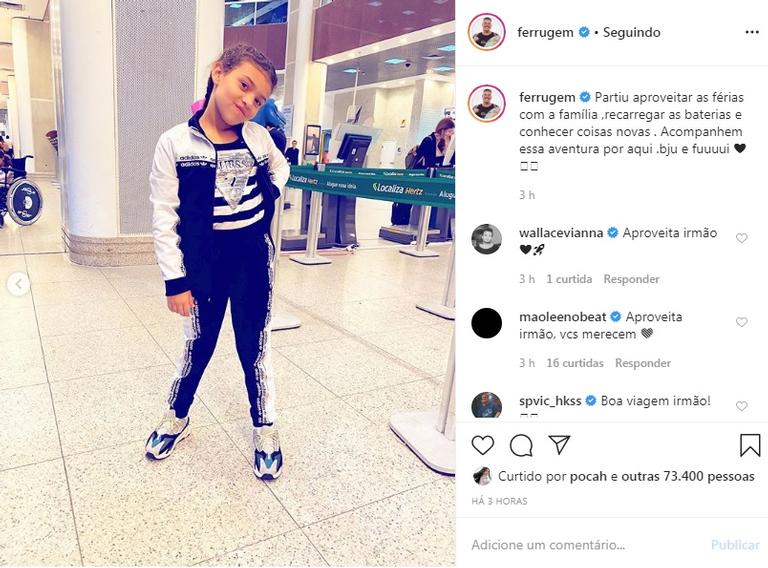 Ferrugem compartilha fotos no aeroporto ao lado da família