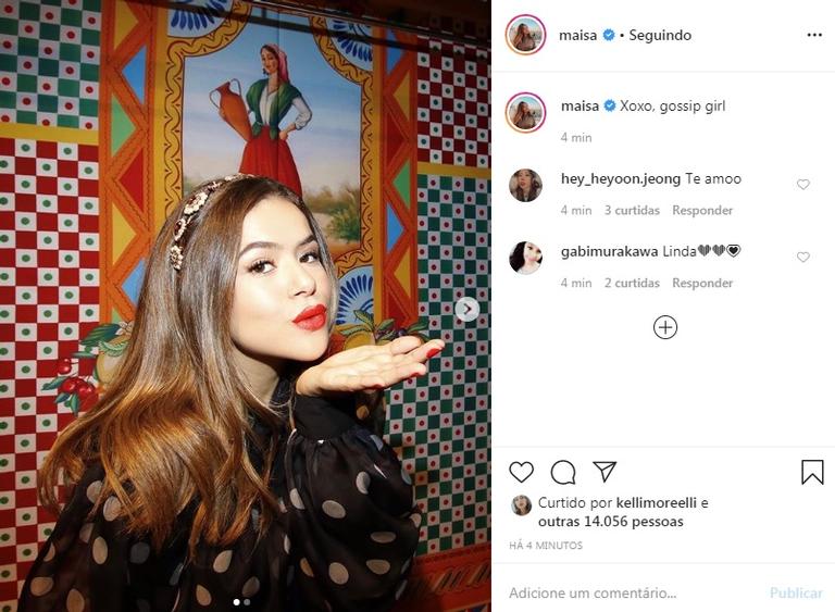 Maisa Silva posa mandando beijinho e quebra a internet