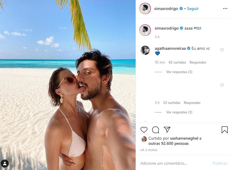 Rodrigo Simas relembra viagem com Agatha Moreira